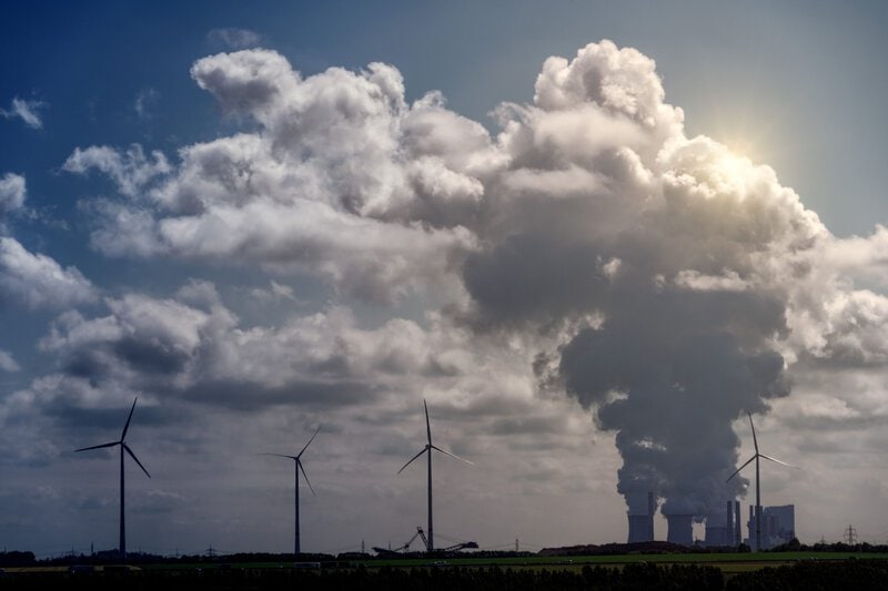 Electric Grid Resilience: Why EVs and Solar Outperform Fossil Fuels