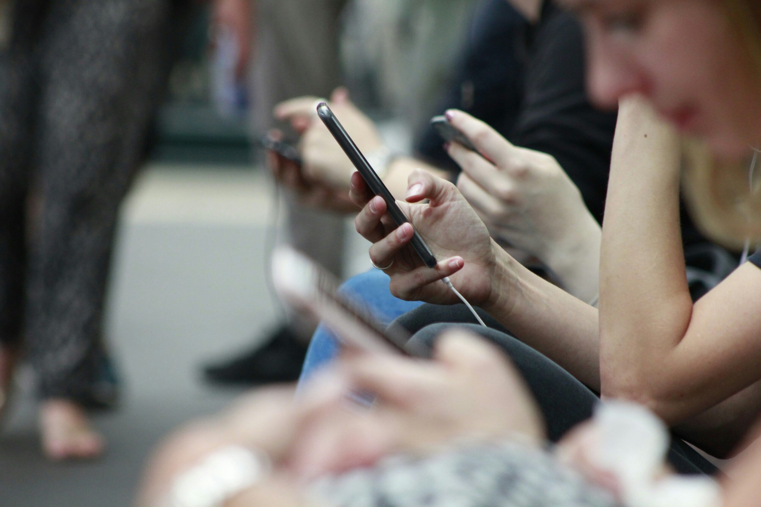 Do Smartphones Lower Fertility Rates? What the Study Shows