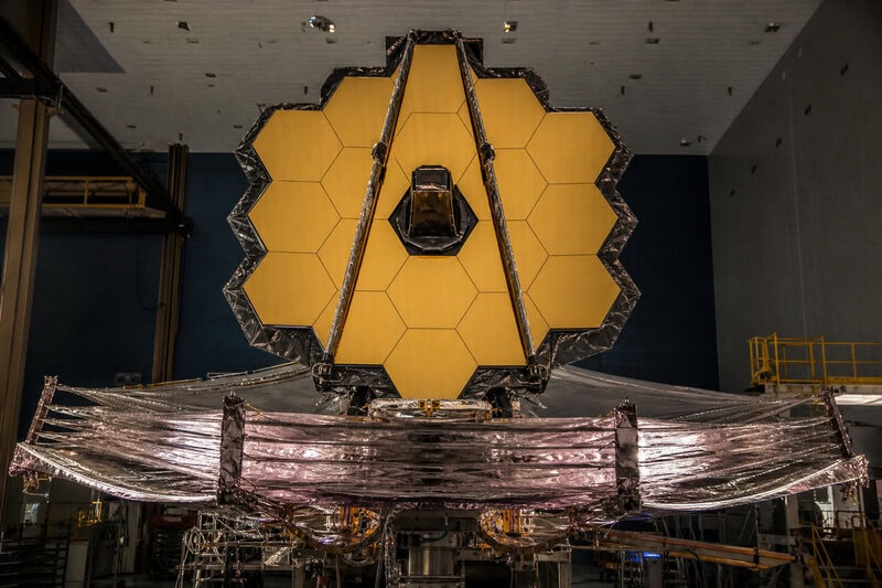 James Webb Telescope Catches Exoplanet Losing Its Atmosphere in Real Time