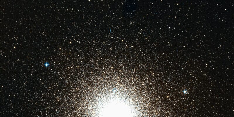 Hubble Photographed 500,000 Stars in One Cluster — All Red, White, and Blue