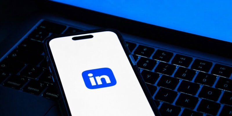 LinkedIn Is 40% AI-Written — and Your Brain Can’t Detect It