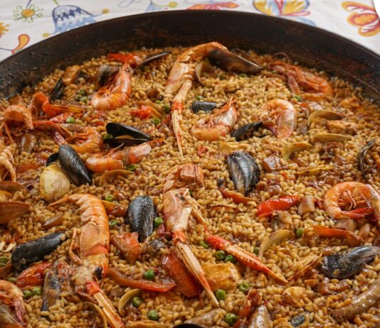 Why Cheap Saffron Chemically Ruins Paella — and What Authentic Does
