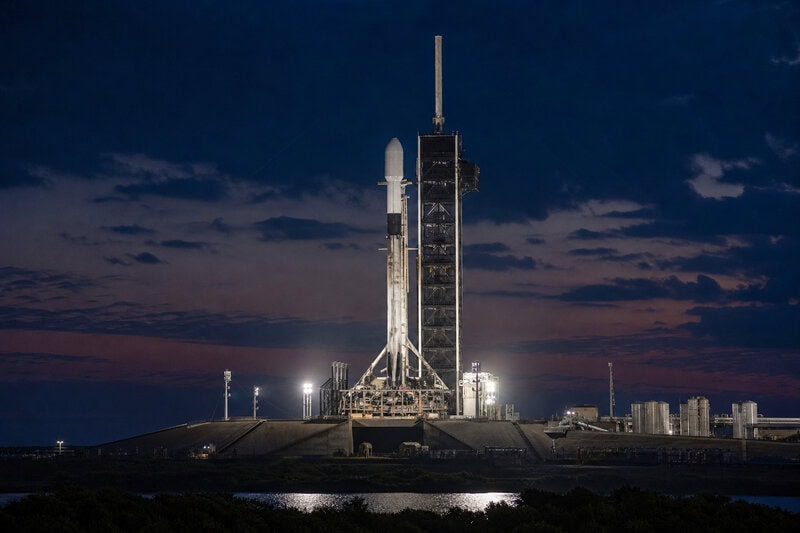 SpaceX Dawn Launch Creates Neon Sky Spiral — Here’s the Physics