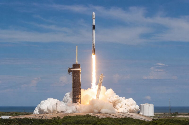 How SpaceX’s Falcon 9 Pushes a 15,000-lb Satellite to Geostationary Orbit