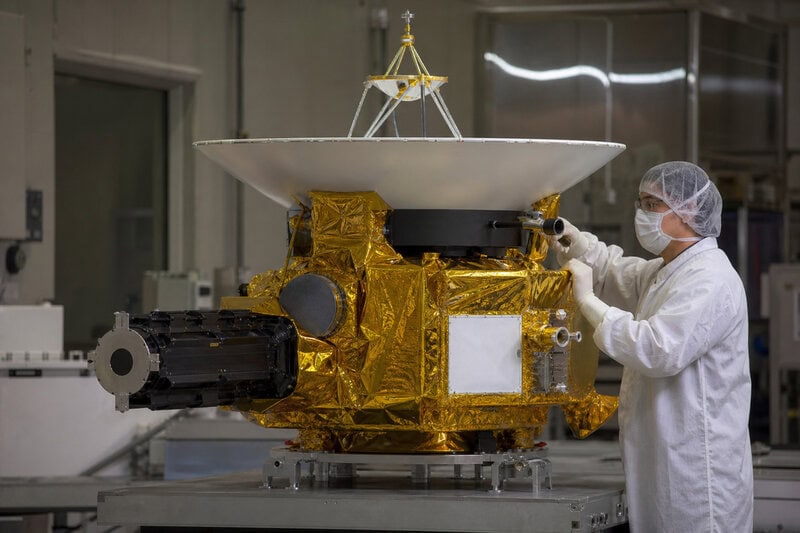 New Horizons Woke Up 6 Billion Miles Away After a Record 321-Day Silence