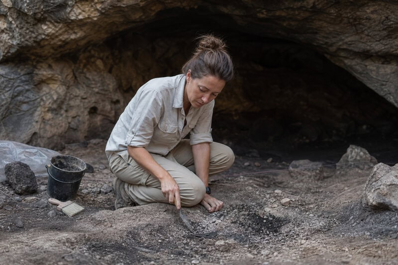 Cloggs Cave Ash Shows 25,000 Years of Ritual Grass Burning for Magic