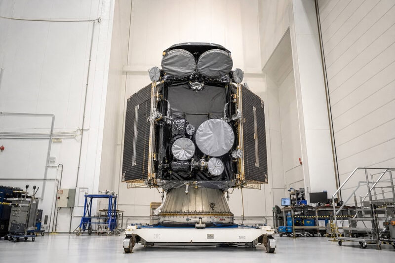 How SpaceX’s Falcon 9 Pushes a 15,000-lb Satellite to Geostationary Orbit