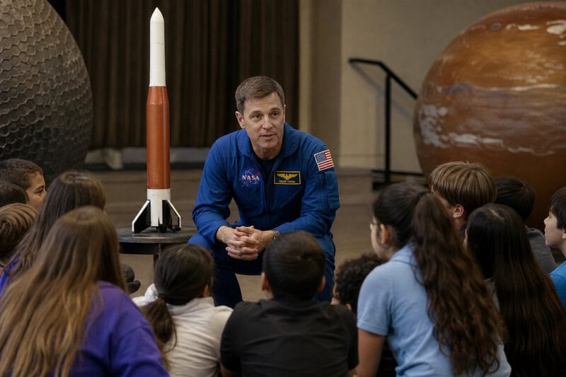 NASA Astronaut Brought Rocket Launches to SLO Kids &mdash; Here’s Why It Works