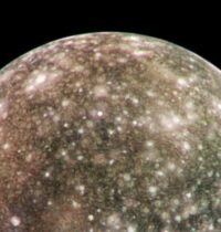 JWST Finds Ancient CO2 Trapped in Callisto’s Billion-Year-Old Craters
