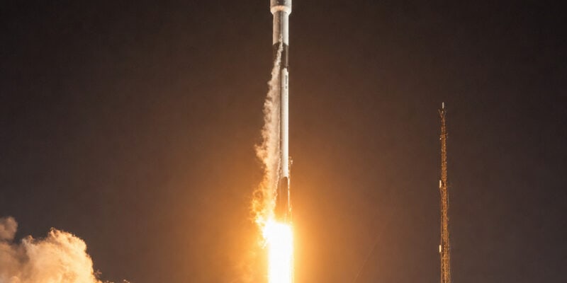Falcon 9 Reaches Orbit in 9 Minutes: How 24 Starlink Satellites Are Deployed