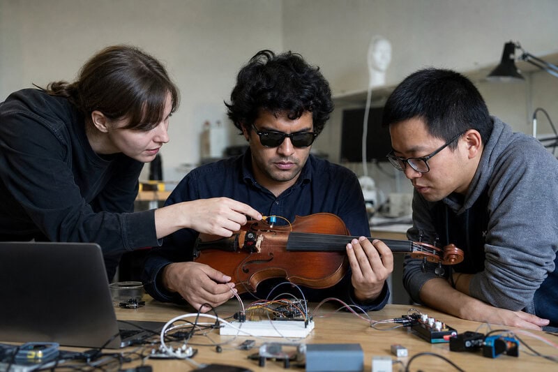 Blind Musicians Learn Strings by Touch — Science Is Now Designing for That