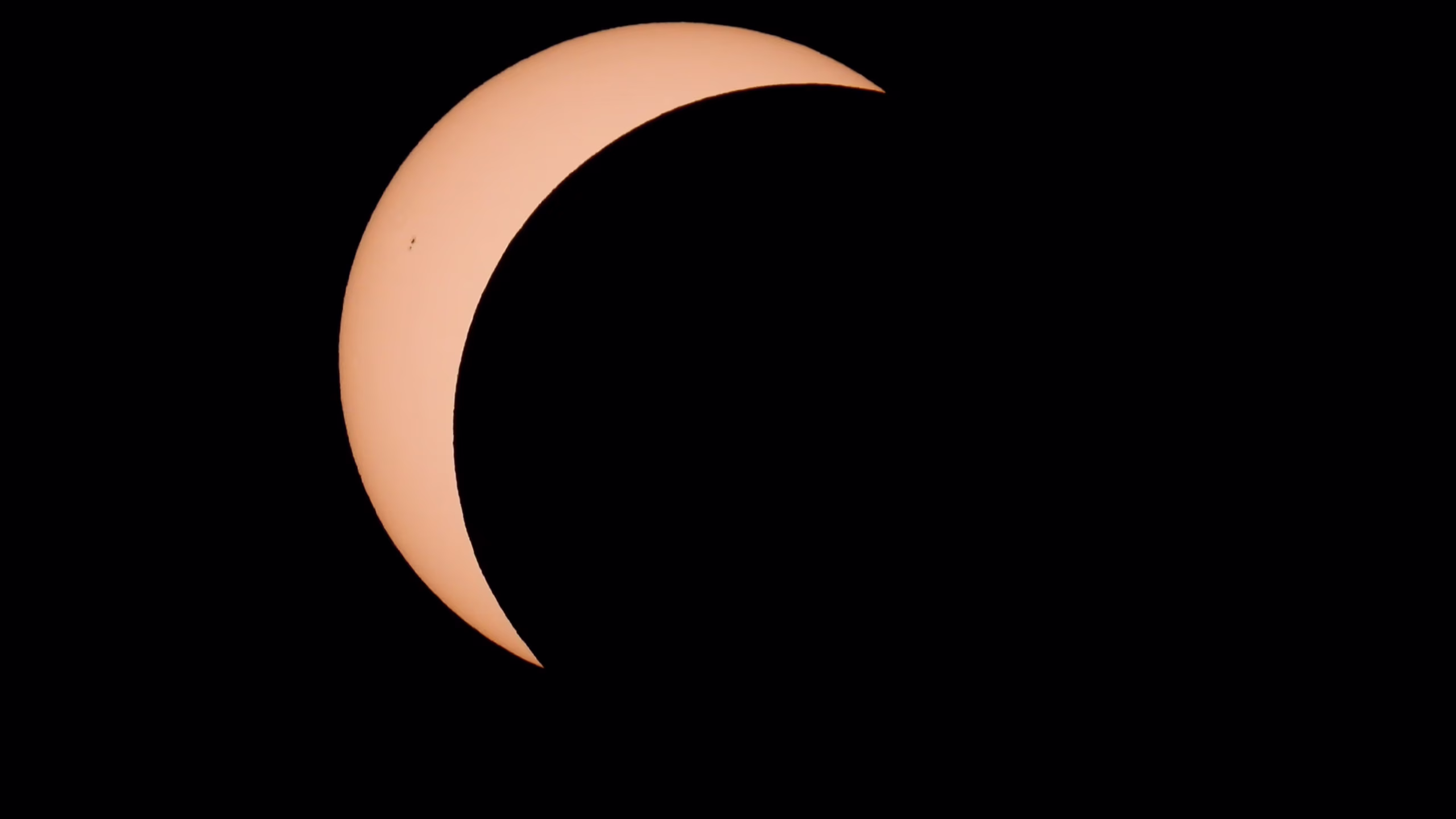 Eclipse Shadow Tops 5,000 MPH Over the Arctic — Here’s Why You Can’t Outrun It