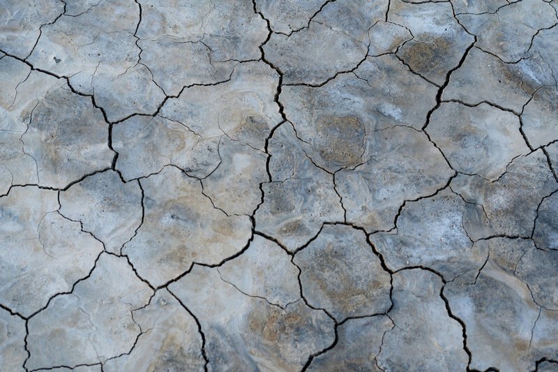 Mars Honeycomb Cracks May Be a Frozen Record of Ancient Wet-Dry Cycles